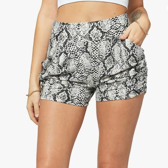 Conceited Harem Shorts - Picture 5 of 5